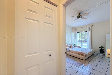 Condo in Deerfield Beach, Florida, 2 bedrooms № 1946505 - photo 22