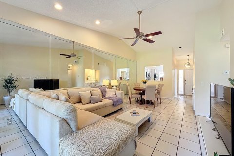 Condo in Deerfield Beach, Florida, 2 bedrooms № 1946505 - photo 20