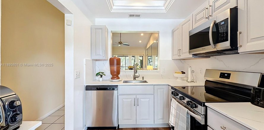 Condo in Deerfield Beach, Florida, 2 bedrooms № 1946505