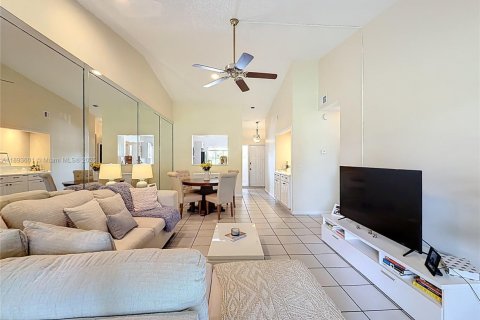 Condo in Deerfield Beach, Florida, 2 bedrooms № 1946505 - photo 18