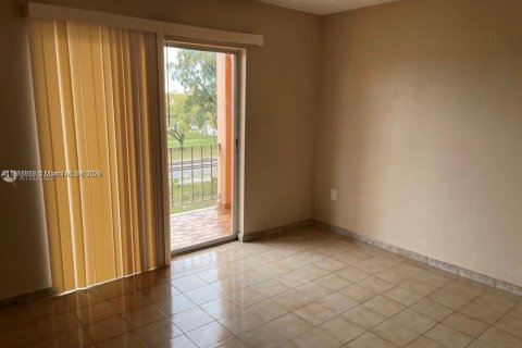 Copropriété à louer à Hialeah, Floride: 2 chambres, 80.82 m2 № 1971626 - photo 8