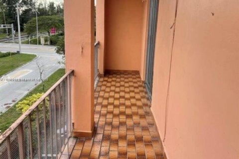 Copropriété à louer à Hialeah, Floride: 2 chambres, 80.82 m2 № 1971626 - photo 7