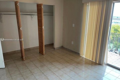 Copropriété à louer à Hialeah, Floride: 2 chambres, 80.82 m2 № 1971626 - photo 3