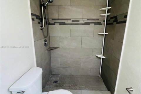 Condo in Miami, Florida, 1 bedroom  № 1951781 - photo 9