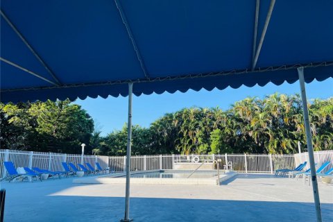 Condo in Miami, Florida, 1 bedroom  № 1951781 - photo 14