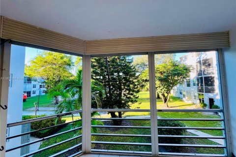 Condo in Miami, Florida, 1 bedroom  № 1951781 - photo 4