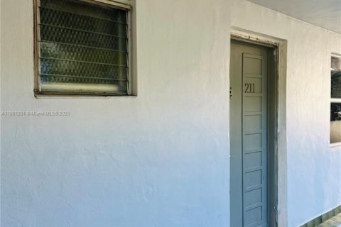 Condo in Miami, Florida, 1 bedroom  № 1951781 - photo 2