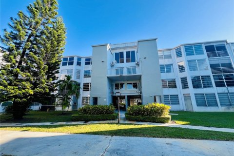 Condo in Miami, Florida, 1 bedroom  № 1951781 - photo 12