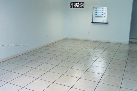 Condo in Miami, Florida, 1 bedroom  № 1951781 - photo 5