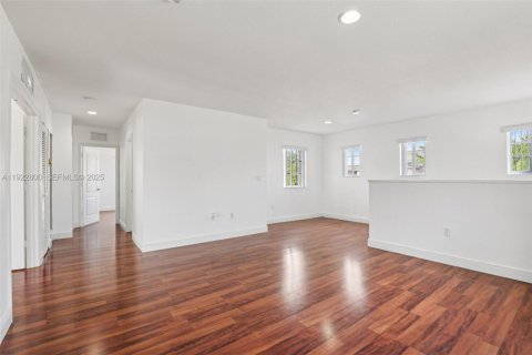 Casa en venta en Homestead, Florida, 4 dormitorios, 288.09 m2 № 1977175 - foto 25