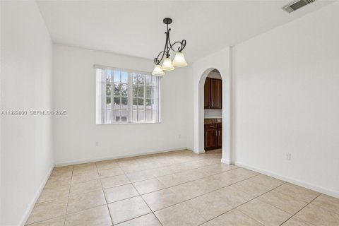 Casa en venta en Homestead, Florida, 4 dormitorios, 288.09 m2 № 1977175 - foto 12