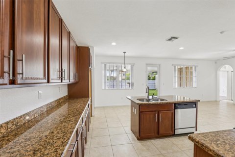 Casa en venta en Homestead, Florida, 4 dormitorios, 288.09 m2 № 1977175 - foto 17