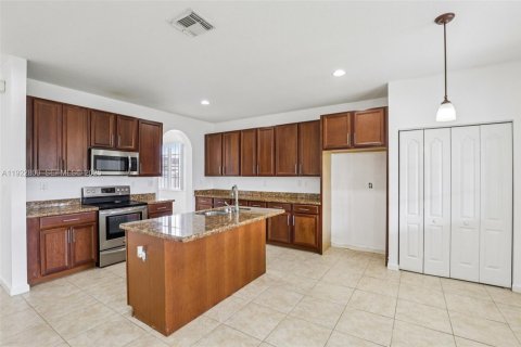 Casa en venta en Homestead, Florida, 4 dormitorios, 288.09 m2 № 1977175 - foto 18