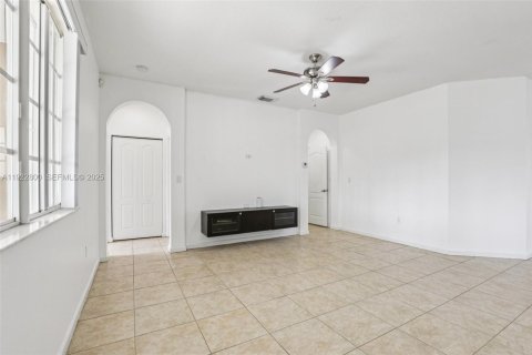 Casa en venta en Homestead, Florida, 4 dormitorios, 288.09 m2 № 1977175 - foto 5