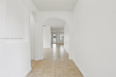 Casa en venta en Homestead, Florida, 4 dormitorios, 288.09 m2 № 1977175 - foto 11
