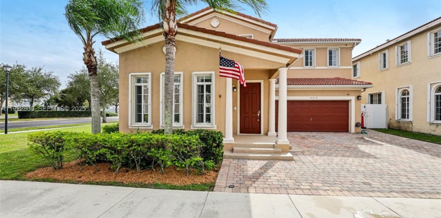 Casa en Homestead, Florida 4 dormitorios, 288.09 m2 № 1977175