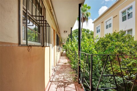 Apartamento en alquiler en Miami, Florida, 1 dormitorio, 46.45 m2 № 2011250 - foto 10