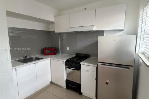 Apartamento en alquiler en Miami, Florida, 1 dormitorio, 46.45 m2 № 2011250 - foto 2
