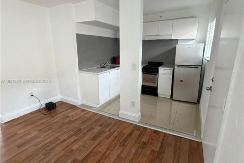 Apartamento en alquiler en Miami, Florida, 1 dormitorio, 46.45 m2 № 2011250 - foto 3