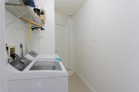 House in Miami Gardens, Florida 3 bedrooms, 157.19 sq.m. № 1864805 - photo 25