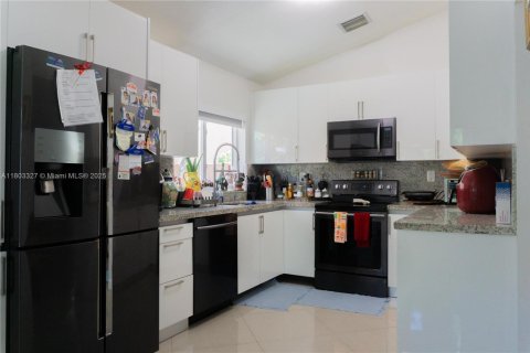 House in Miami Gardens, Florida 3 bedrooms, 157.19 sq.m. № 1864805 - photo 22