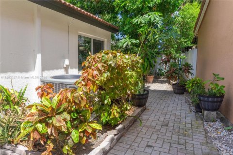 House in Miami Gardens, Florida 3 bedrooms, 157.19 sq.m. № 1864805 - photo 29