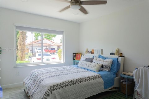 House in Miami Gardens, Florida 3 bedrooms, 157.19 sq.m. № 1864805 - photo 13