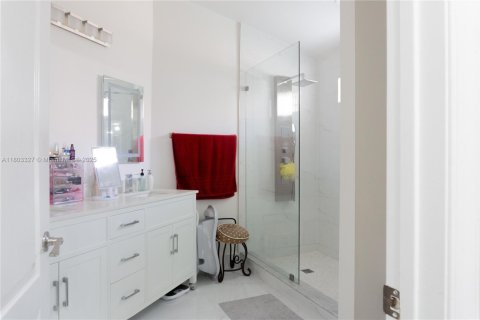 House in Miami Gardens, Florida 3 bedrooms, 157.19 sq.m. № 1864805 - photo 7