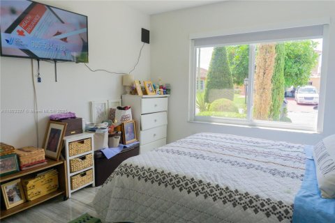 House in Miami Gardens, Florida 3 bedrooms, 157.19 sq.m. № 1864805 - photo 14