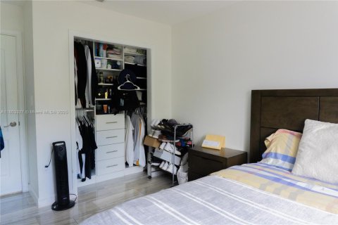 House in Miami Gardens, Florida 3 bedrooms, 157.19 sq.m. № 1864805 - photo 12