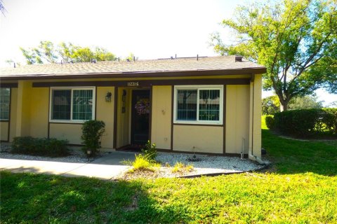 Condominio en venta en Port Richey, Florida, 2 dormitorios, 128.76 m2 № 1865880 - foto 1