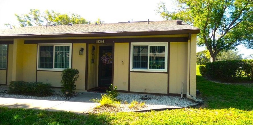 Condominio en Port Richey, Florida, 2 dormitorios  № 1865880