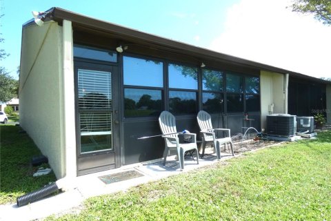 Condominio en venta en Port Richey, Florida, 2 dormitorios, 128.76 m2 № 1865880 - foto 2