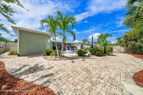 House in Indian Harbour Beach, Florida 4 bedrooms, 200.67 sq.m. № 2260347 - photo 7