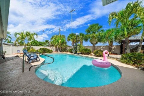House in Indian Harbour Beach, Florida 4 bedrooms, 200.67 sq.m. № 2260347 - photo 4