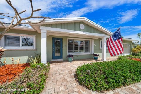 House in Indian Harbour Beach, Florida 4 bedrooms, 200.67 sq.m. № 2260347 - photo 13