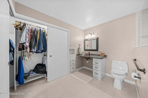 House in Indian Harbour Beach, Florida 4 bedrooms, 200.67 sq.m. № 2260347 - photo 16