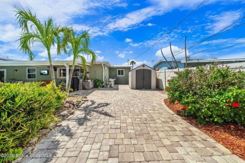 House in Indian Harbour Beach, Florida 4 bedrooms, 200.67 sq.m. № 2260347 - photo 6
