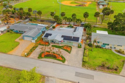 House in Indian Harbour Beach, Florida 4 bedrooms, 200.67 sq.m. № 2260347 - photo 12