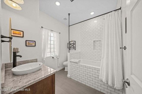 House in Indian Harbour Beach, Florida 4 bedrooms, 200.67 sq.m. № 2260347 - photo 24