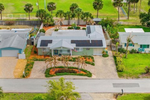 House in Indian Harbour Beach, Florida 4 bedrooms, 200.67 sq.m. № 2260347 - photo 11