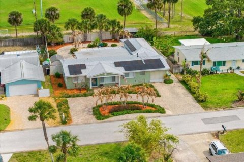 House in Indian Harbour Beach, Florida 4 bedrooms, 200.67 sq.m. № 2260347