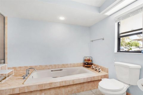 Villa ou maison à vendre à Valrico, Floride: 3 chambres, 182.37 m2 № 2213157 - photo 24