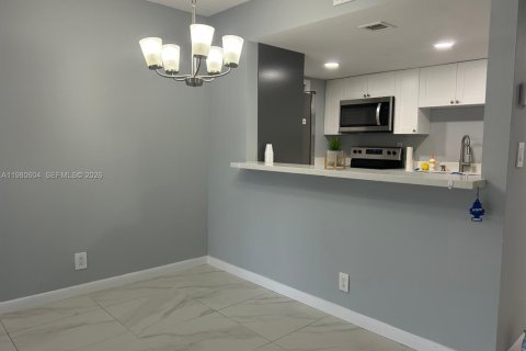 Condo à Weston, Floride, 2 chambres  № 2079675