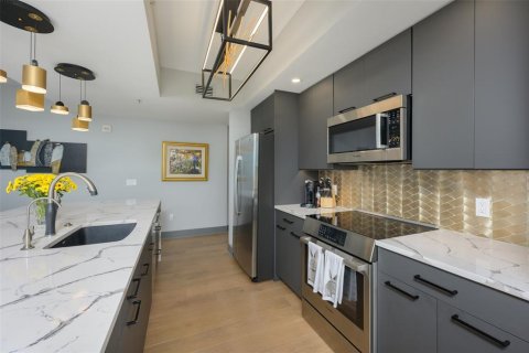 Condo in Sarasota, Florida, 2 bedrooms  № 1557579 - photo 8