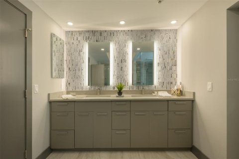 Condo in Sarasota, Florida, 2 bedrooms  № 1557579 - photo 21