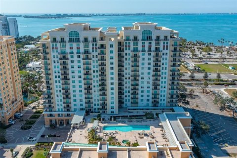 Condo in Sarasota, Florida, 2 bedrooms  № 1557579 - photo 1