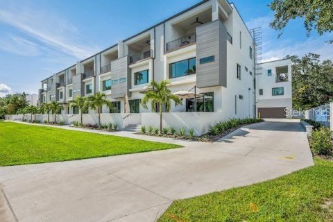 Townhouse in Tampa, Florida 3 bedrooms, 226.03 sq.m. № 1543334 - photo 1