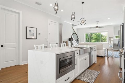 Townhouse in Tampa, Florida 3 bedrooms, 226.03 sq.m. № 1543334 - photo 9