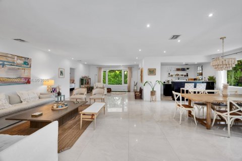 Villa ou maison à vendre à Coral Gables, Floride: 6 chambres, 407.47 m2 № 2401559 - photo 5